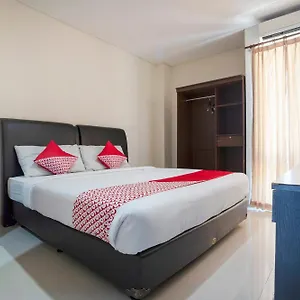 oyo-482-anika-residence.hotelsseminyak.net/